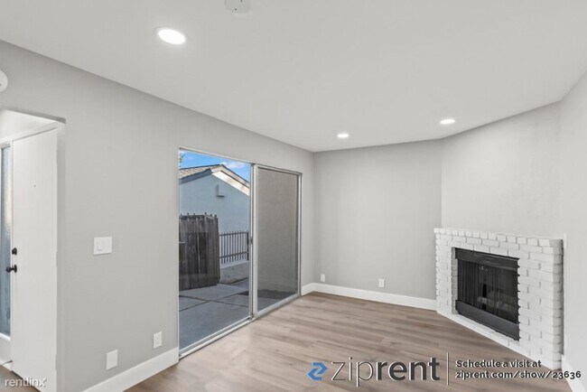 Building Photo - 3 br, 2.5 bath Townhome - 1804 Holland Dr,...