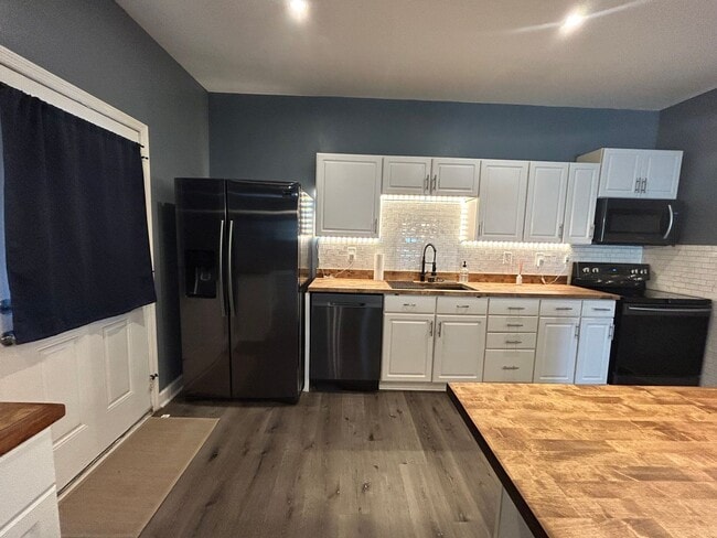 Building Photo - Charming 3 Bedroom, 1 Bath Home – 1,440 Sq...