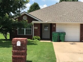 Building Photo - 227 Bluebonnet St