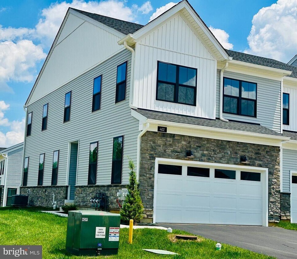 Primary Photo - 402 Hartnup St