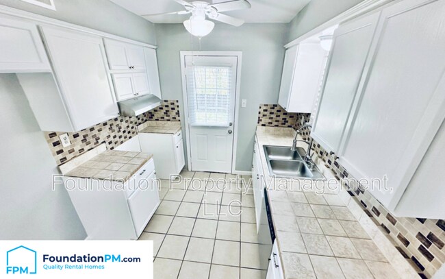 Foto del edificio - 5725 Maple Tree Dr