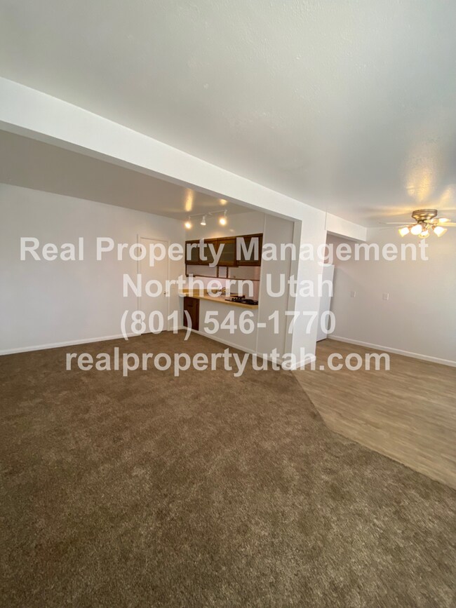 Building Photo - 2 Bedroom 1 Bath Riverdale Duplex Now Avai...