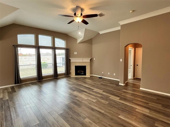 Building Photo - 3917 Miramar Dr