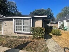 Building Photo - 22119 Diane Dr