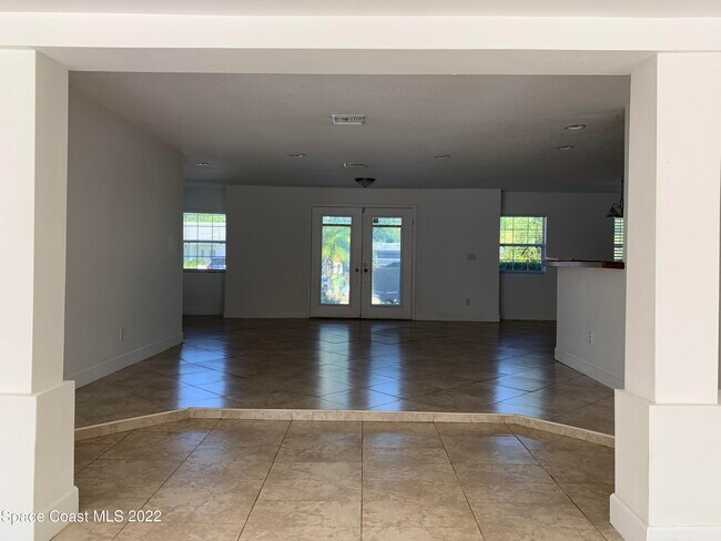 Building Photo - 1343 Gleneagles Way
