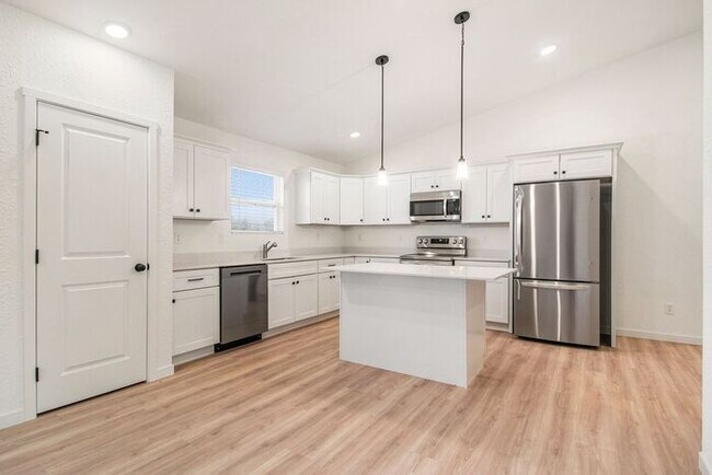 Foto del edificio - 1800 Lakeview Dr