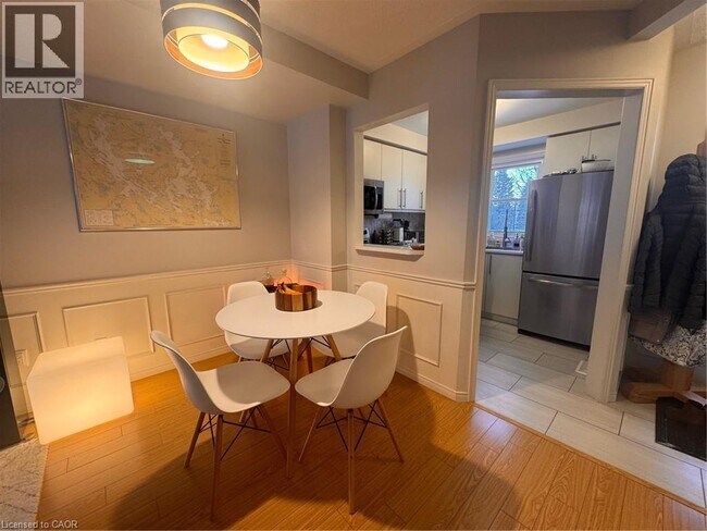 Building Photo - 465 Beechwood Pl