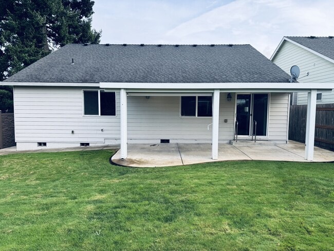 Building Photo - 211 Iowa St