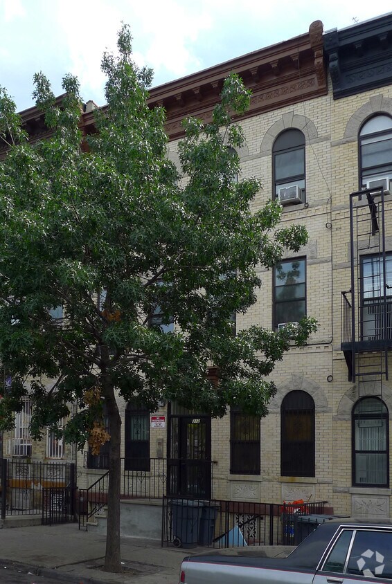 Primary Photo - 312 Grove St