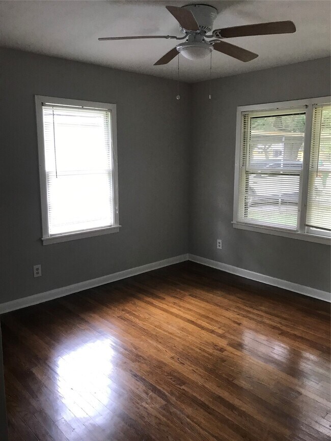 Foto del edificio - 2702 N Camp Cir