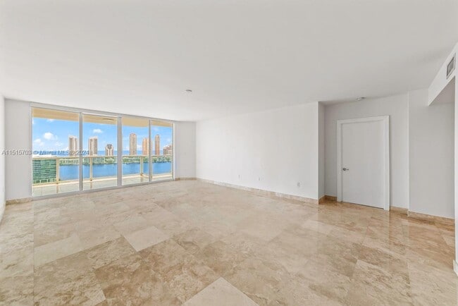Foto del edificio - 3201 NE 183rd St