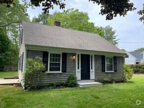 Building Photo - 138 Elm St