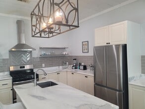 Building Photo - 1409 Moody Ave