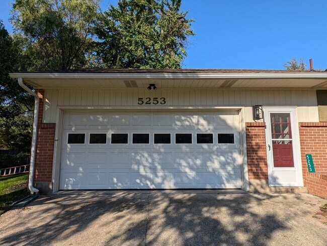 Foto del edificio - AVAILABLE NOW! Spacious 3 Bed / 2.5 Bath Home in Washington Twp with Basement!