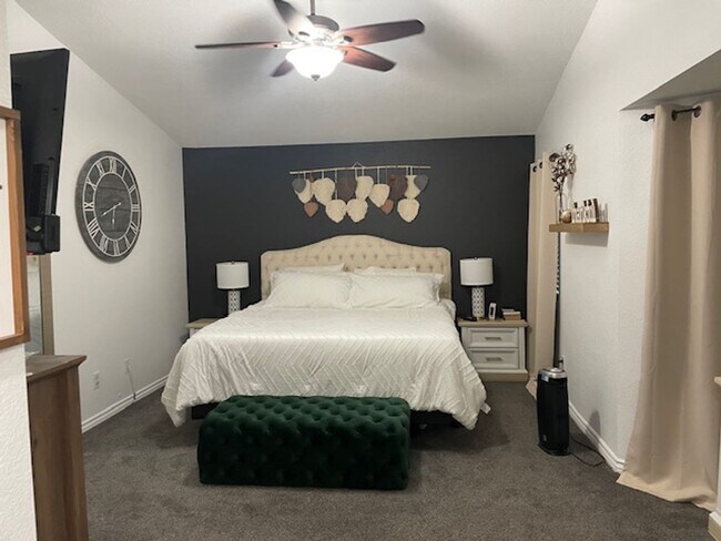 Foto del edificio - Beautiful 4 Bedroom, 3 Bathroom Home in Re...