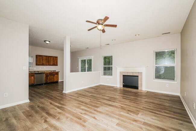 Foto del edificio - 5810 Long Lake Ln.
