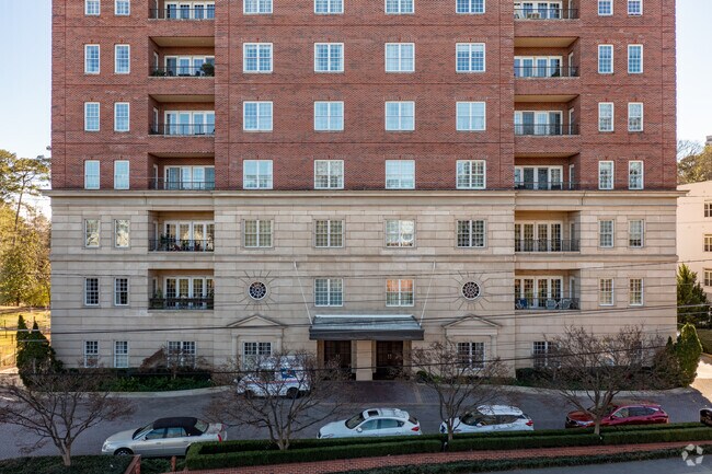 Foto del edificio - Winston Condominiums