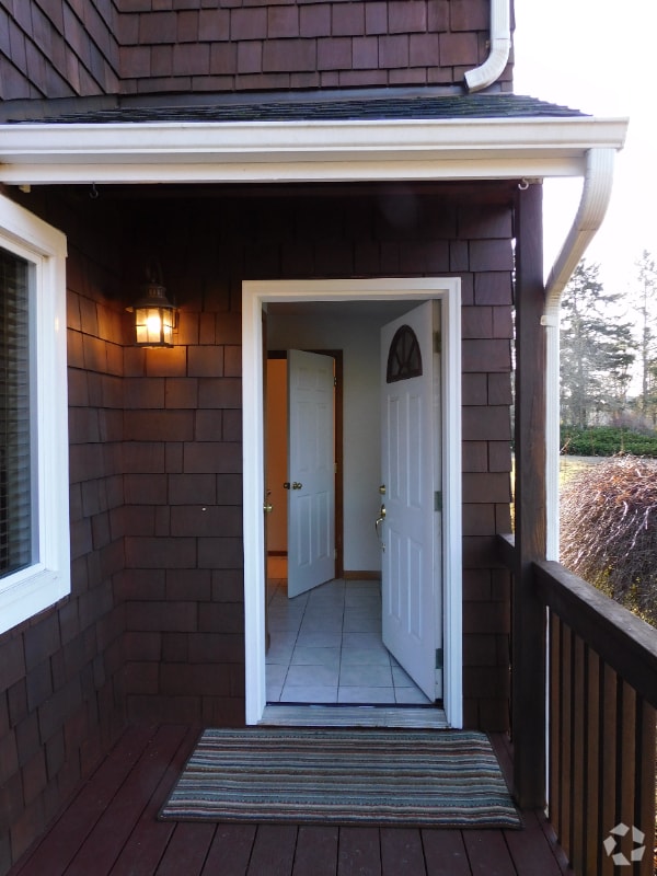 Building Photo - 212 Huntingford St