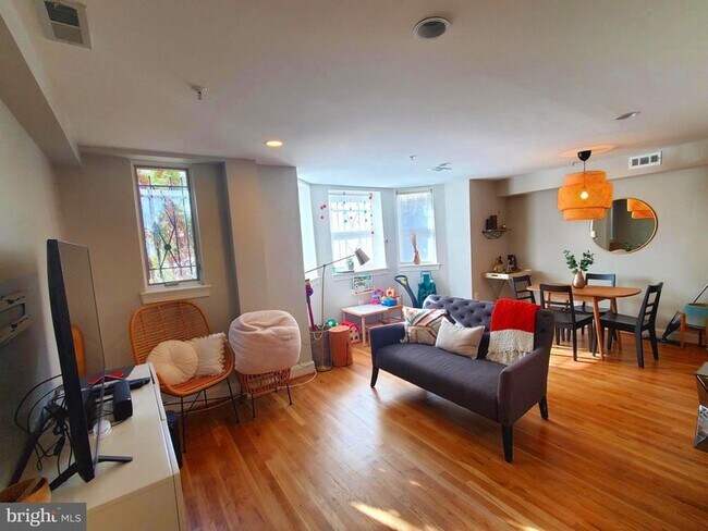 Foto del edificio - 1417 Chapin St NW