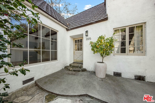 Building Photo - 2615 Canyon Dr