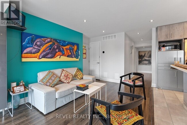 Photo du bâtiment - 2504 Lake Shore Blvd W