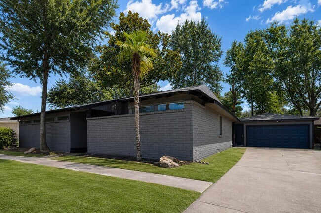 Foto del edificio - 15811 Pathfield Dr