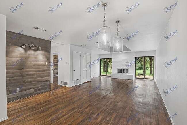 Building Photo - Coming Soon! Beautiful 2/2/2 Townhome in G...