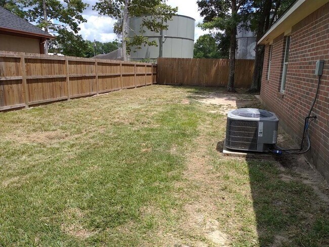 Building Photo - 16795 Cottonwood Ln