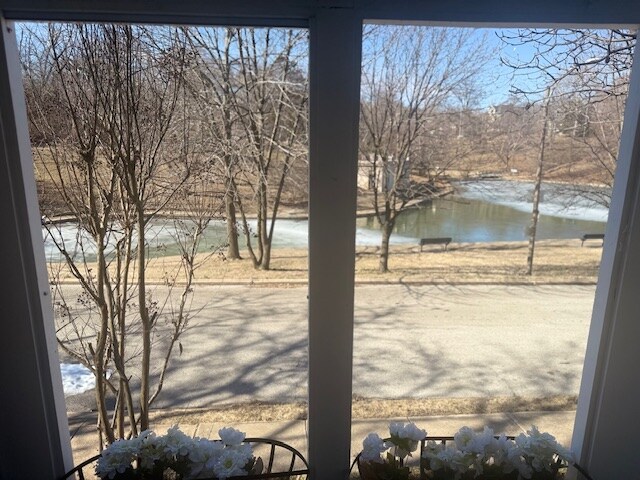 Foto del edificio - 2420 Simpson Ave