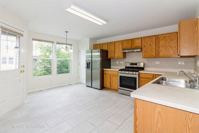 Building Photo - 530 Conservatory Ln