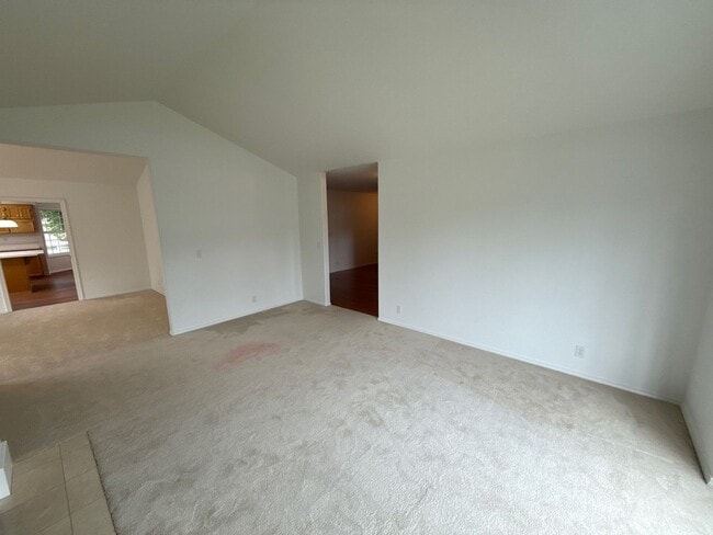 Building Photo - 191 McLaughlin Dr