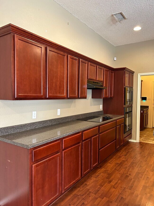 Building Photo - Garden Home in Garden Crest Subdivision