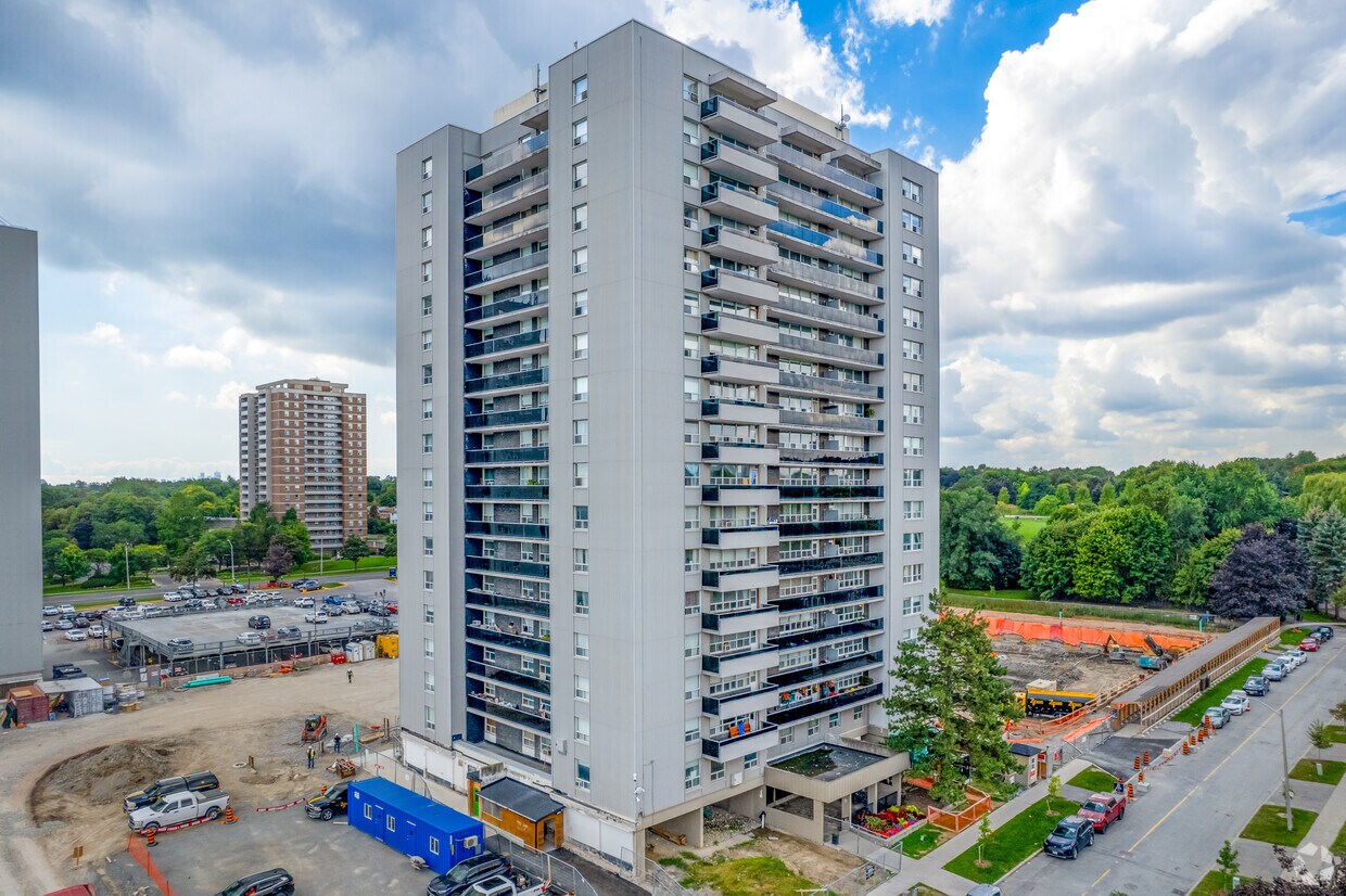 Leslie York Mills Apartments 740750 York Mills Rd Toronto, ON