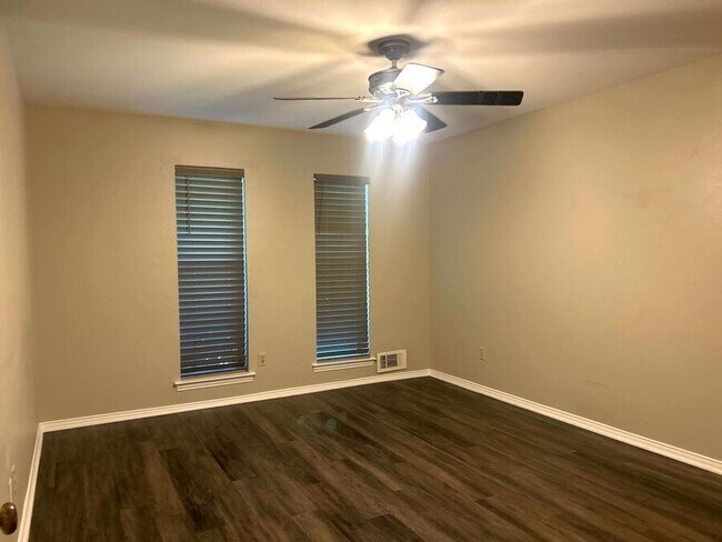 Building Photo - 9518 Timberleaf-