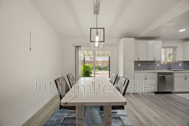 Foto del edificio - 3486 N Christine Dr