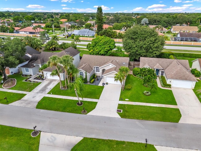 Building Photo - 13008 Meadowbreeze Dr