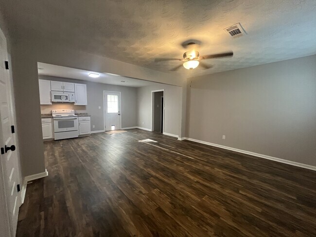 Foto del edificio - 1004 Edgewood Ln