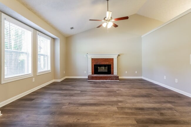 Foto del edificio - 350 Paris Dr