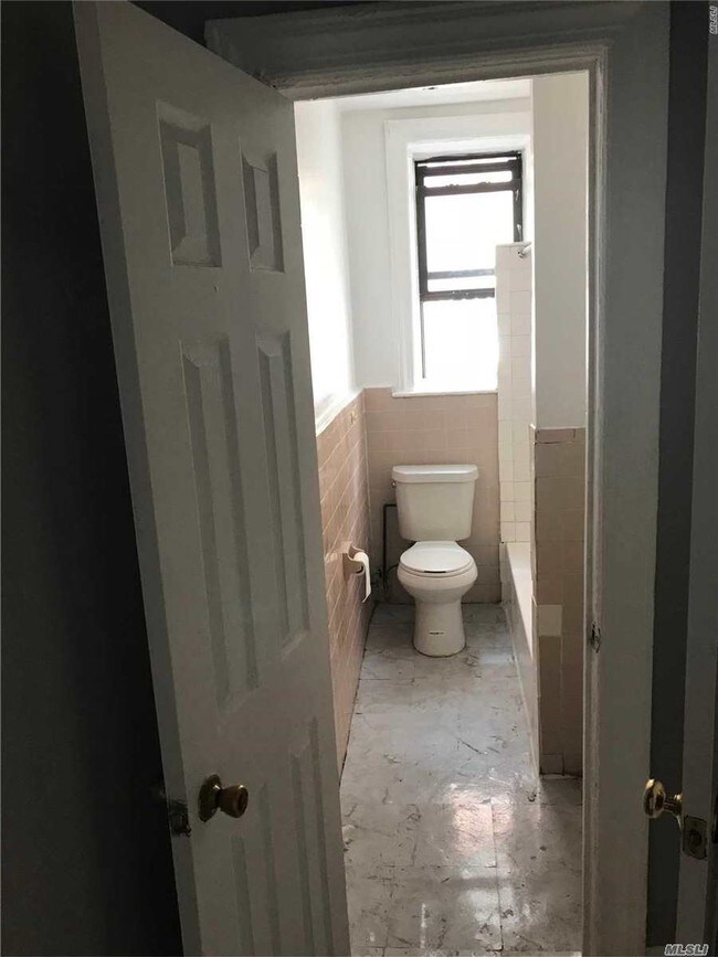 Building Photo - 241 E 55th St