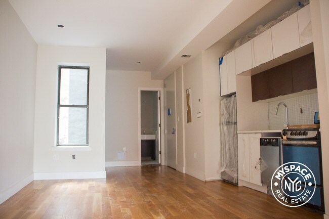 Building Photo - 64 St James Pl