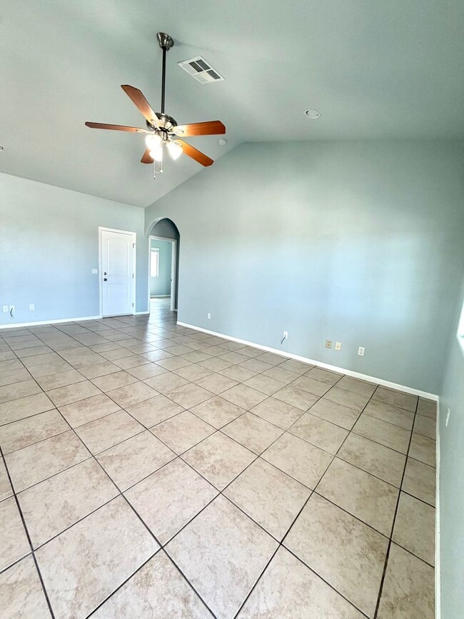 Foto del edificio - Beautiful 3 Bedroom 2 Bathroom Home