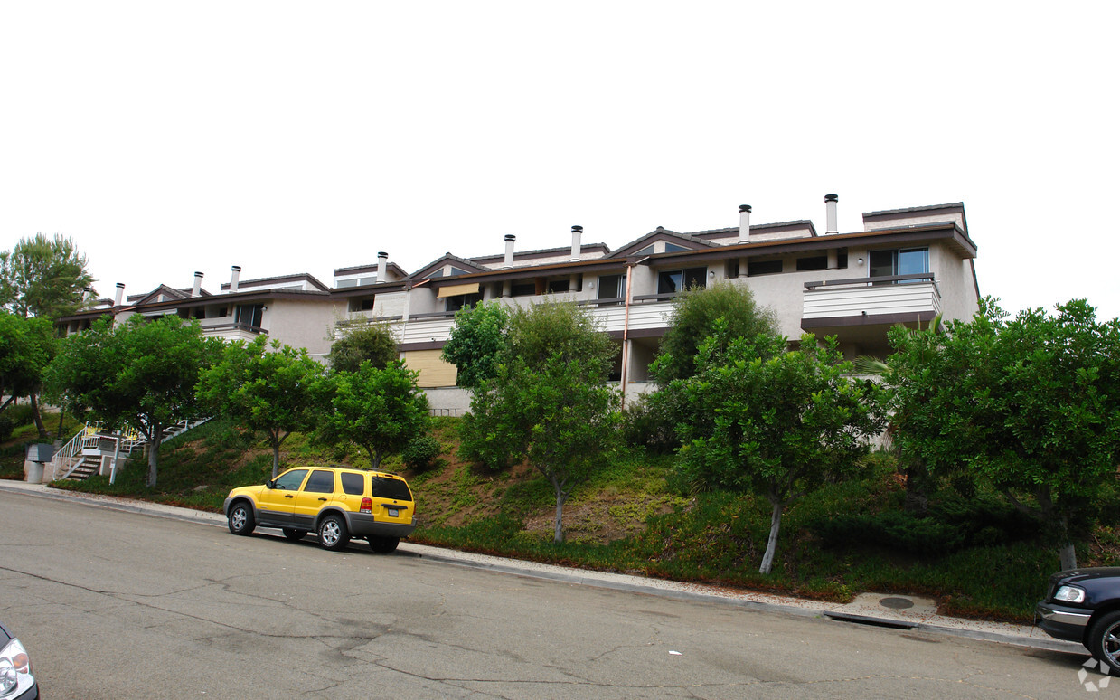 Foto del edificio - Escondido Summit Town Homes
