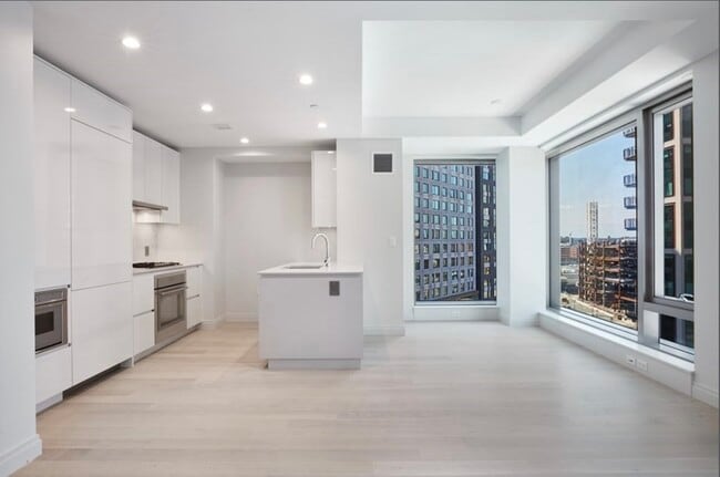 Building Photo - 135 Seaport Blvd