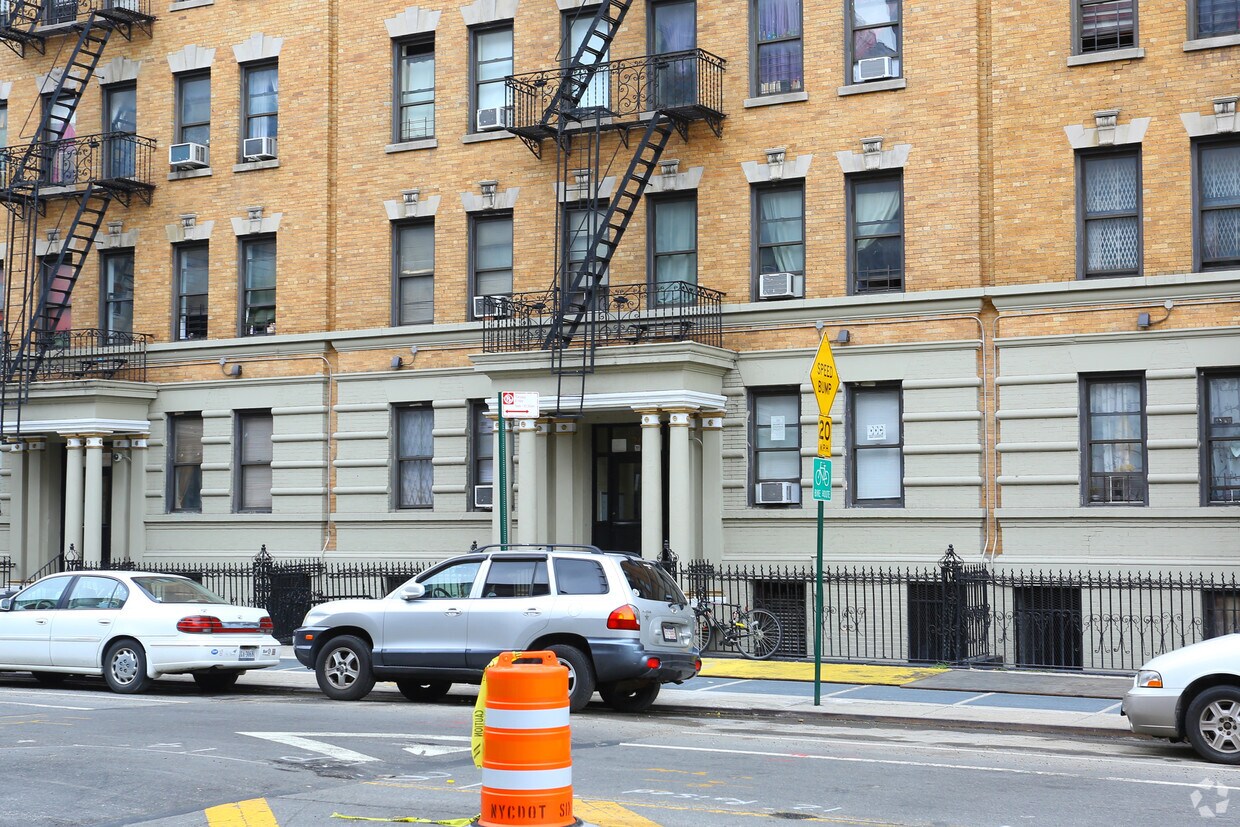 Building Photo - 26 Saint Nicholas Pl