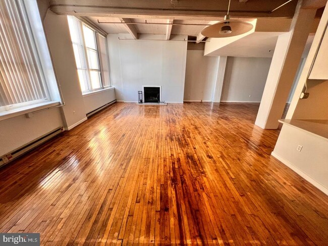 Building Photo - 1238 Callowhill St