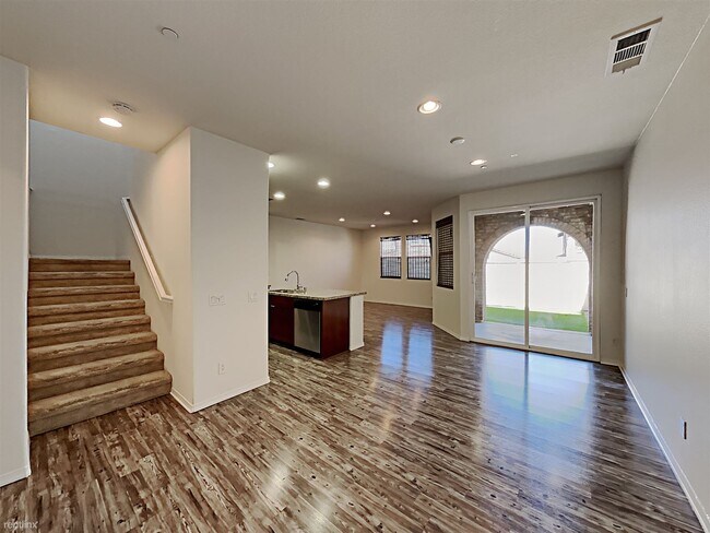Building Photo - 3 br, 2.5 bath House - 302 Calle Rayo