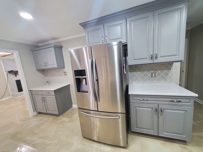 Building Photo - 638 Tanglewood Dr