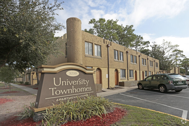 Building Photo - University Townhomes