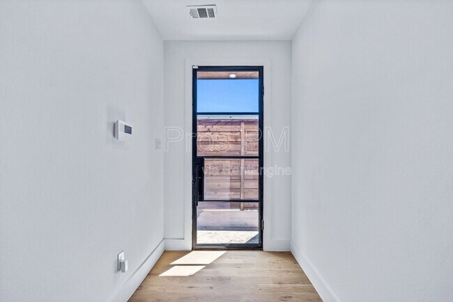Foto del edificio - 410 Avenue L