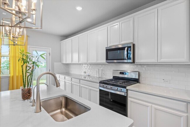Building Photo - Centrally Located! Great Neighborhood! NEI...